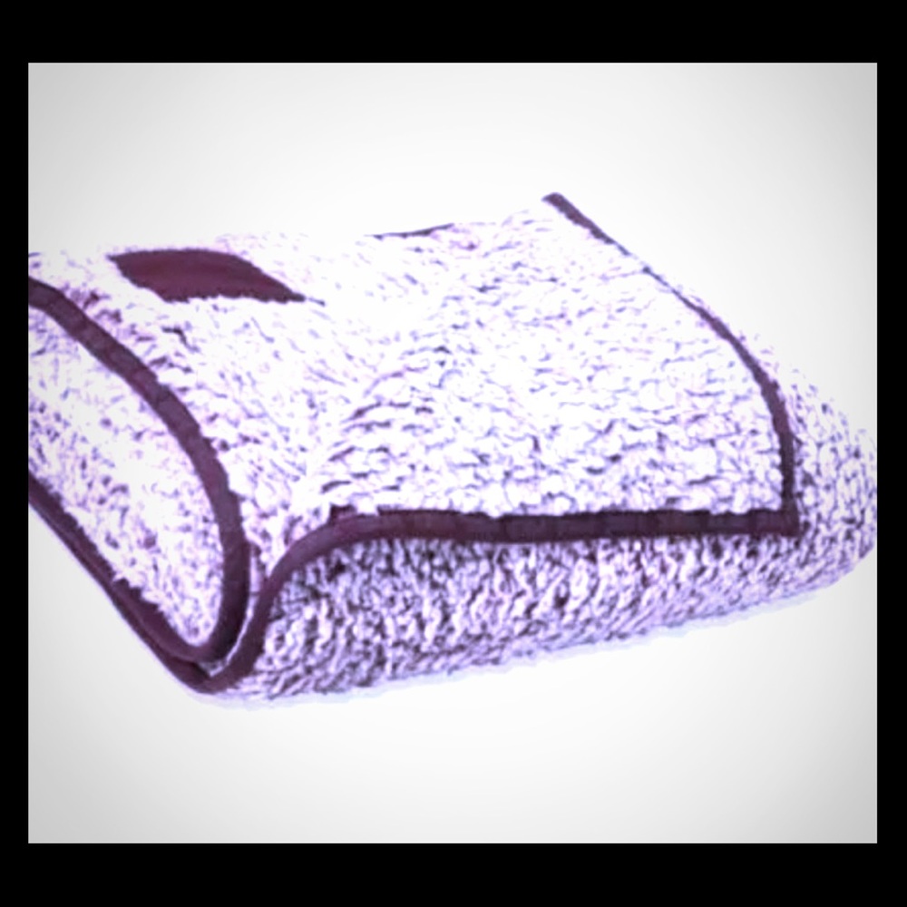 VIctoriasecret Pink Sherpa Blanket lavender/purple
